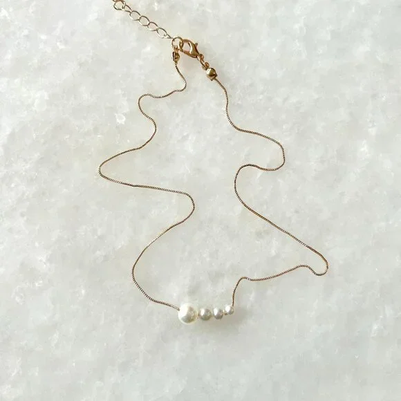 🚨CLEARANCE🚨NWOT Necklace - Yellow Gold Plated Box Chain with Faux Pearls - Picture 3 of 5